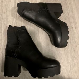 New Black Chelsea boots (forever 21/bamboo)